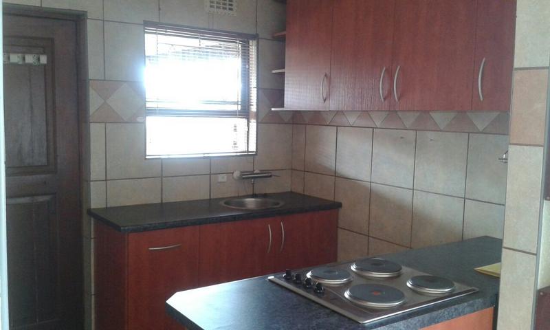 To Let 2 Bedroom Property for Rent in Peerless Park Western Cape